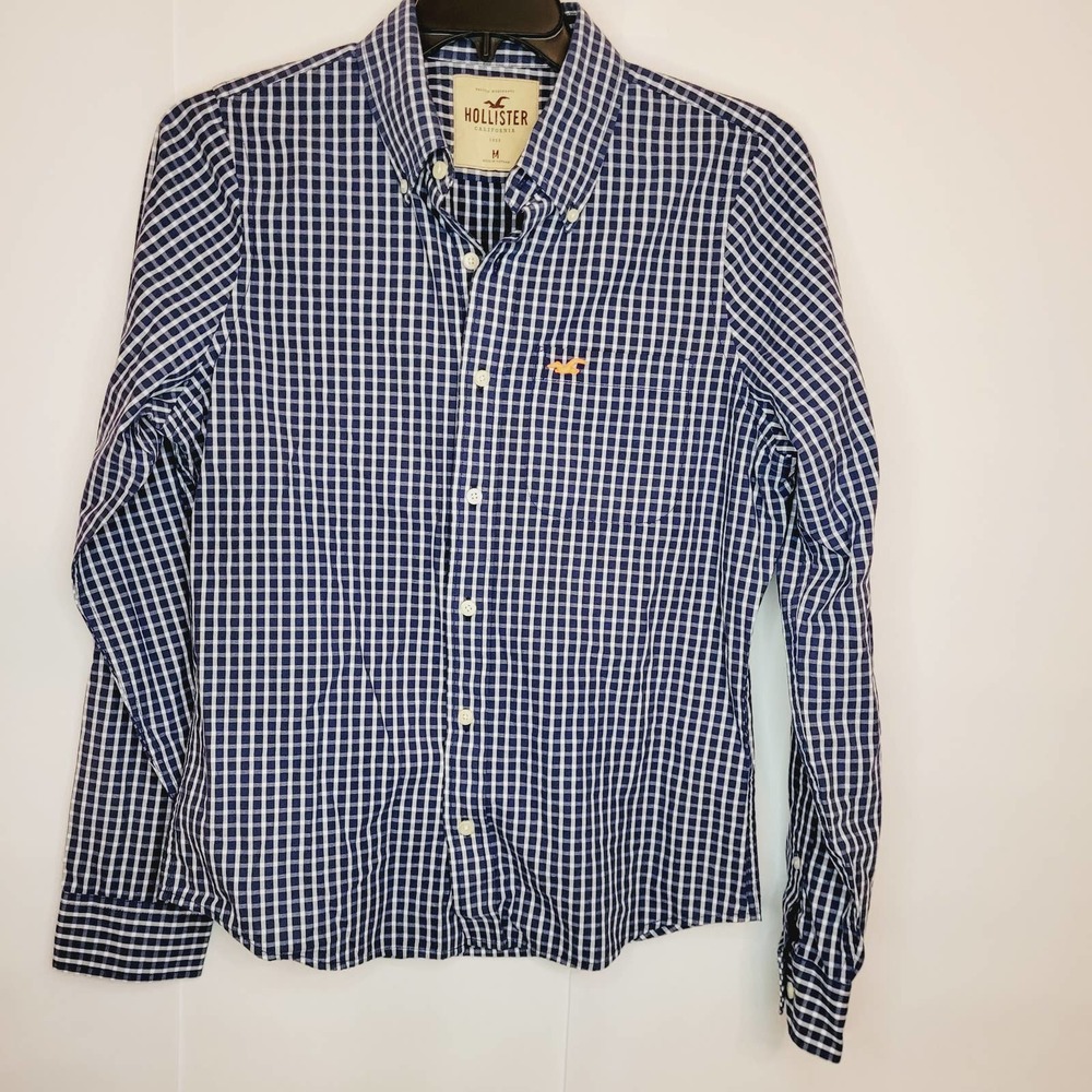 Hollister blue plaid long sleeved button up shirt